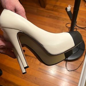 Never Worn Report Signature Shoes